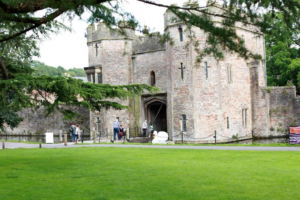 The Ancient Gatehouse & Rugantino Restaurant Hotell Wells Exteriör bild