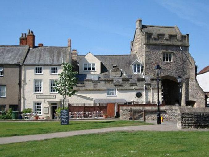 The Ancient Gatehouse & Rugantino Restaurant Hotell Wells Exteriör bild