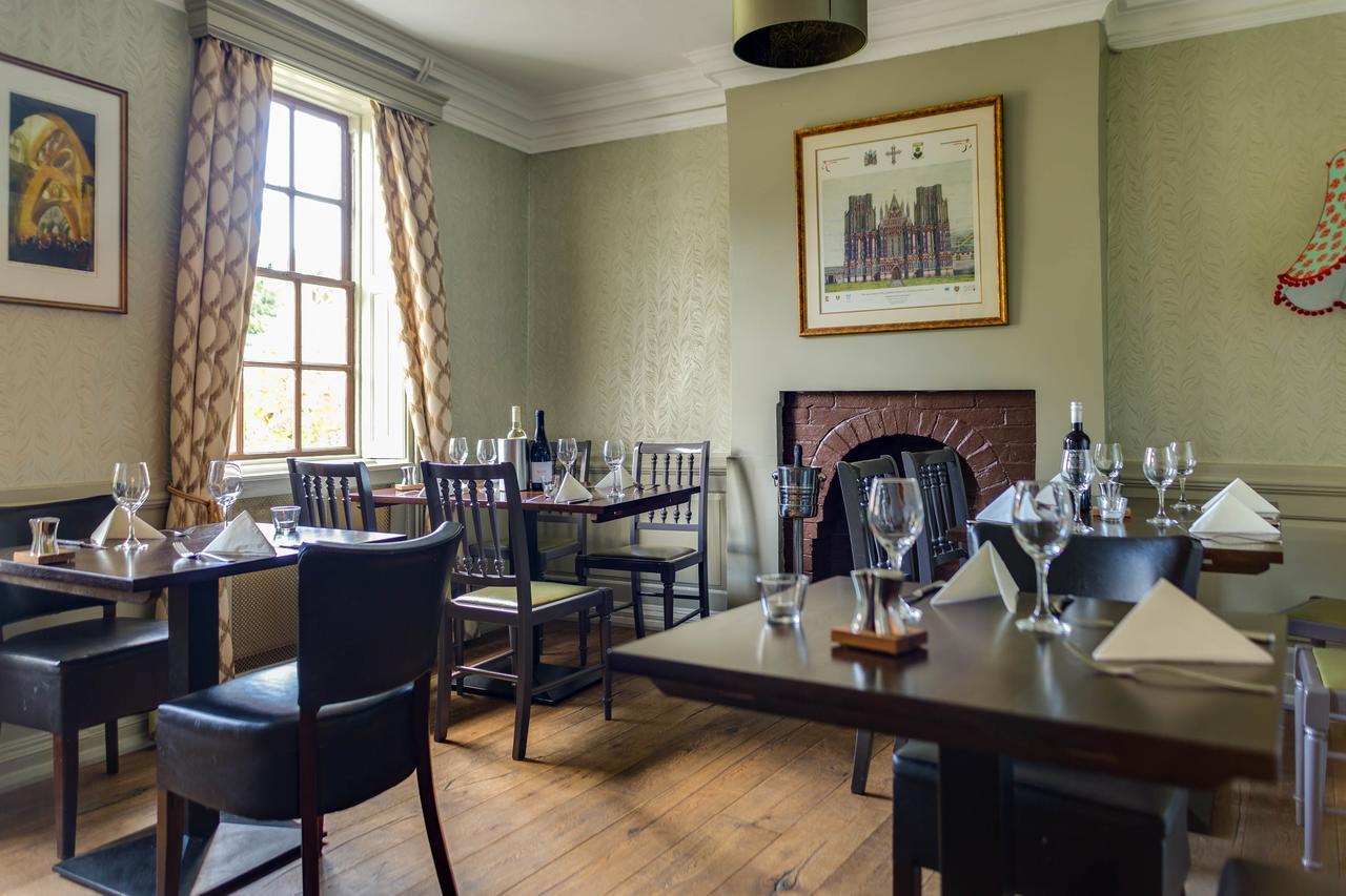 The Ancient Gatehouse & Rugantino Restaurant Hotell Wells Exteriör bild