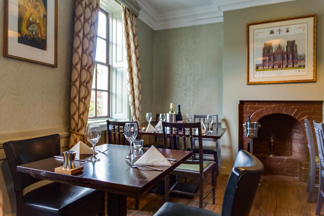 The Ancient Gatehouse & Rugantino Restaurant Hotell Wells Exteriör bild