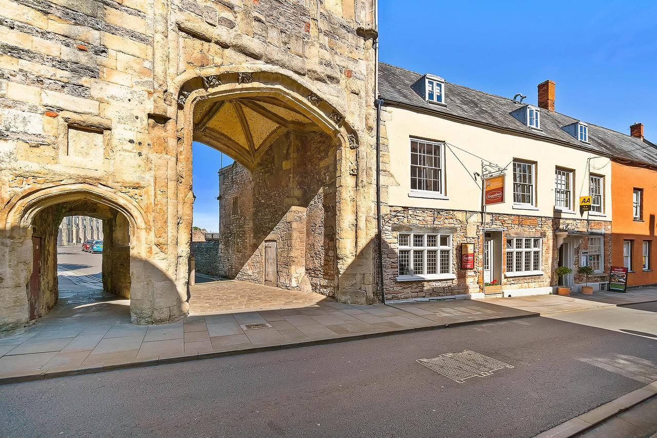 The Ancient Gatehouse & Rugantino Restaurant Hotell Wells Exteriör bild